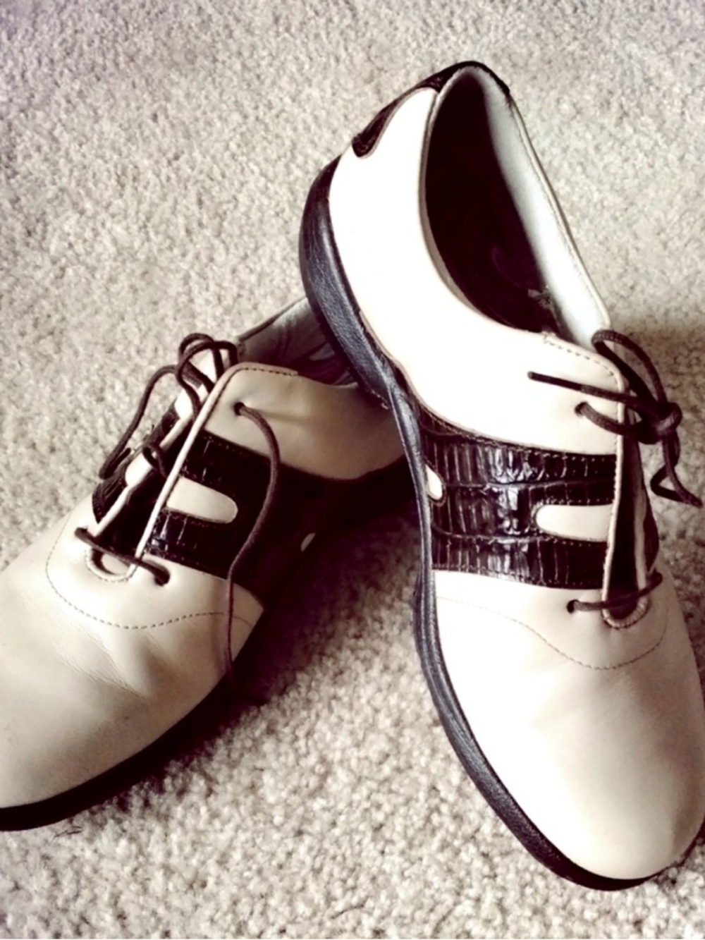 FootJoy Women's Two-Tone Golf/Walking Shoes - White and Black ⛳️